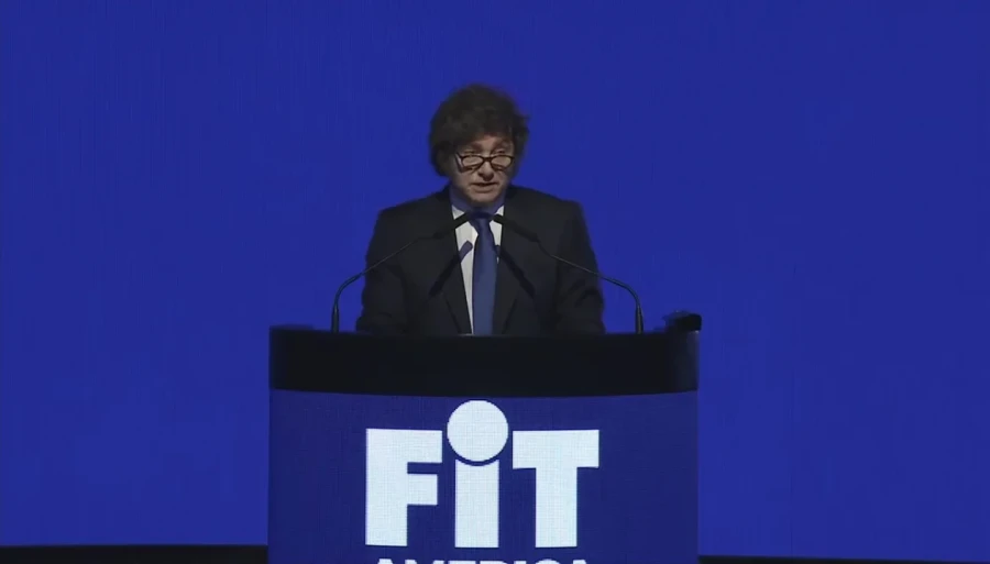 Milei en la FIT 2025.