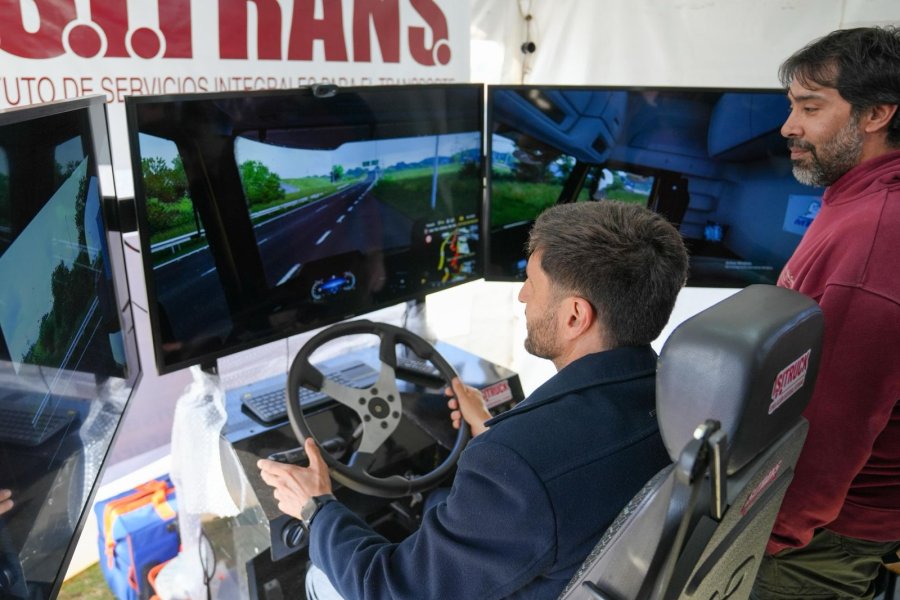El gobernador Pullaro en la Fiesta Nacional del Transporte, un evento que re&uacute;ne en Pujato a transportistas, productores y vecinos de toda la regi&oacute;n.