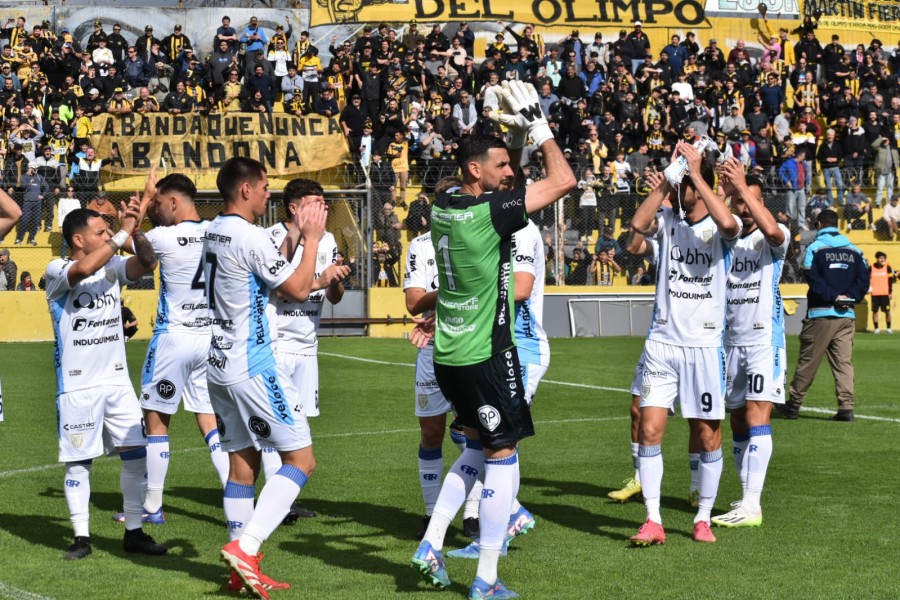 LA CREMA RECIBE A OLIMPO DE BAH&Iacute;A BLANCA