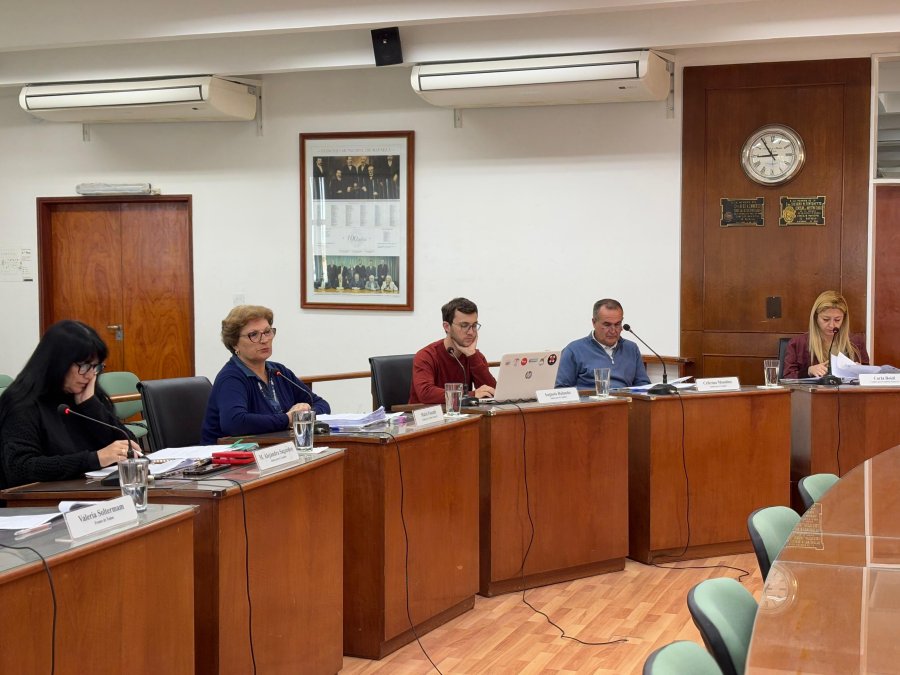 Los concejales del oficialismo deber&aacute;n fundamentar en la sesi&oacute;n del jueves el proyecto para pavimentar m&aacute;s de 200 cuadras en los pr&oacute;ximos a&ntilde;os.