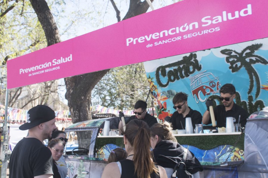 Barra de tragos sin alcohol y buena m&uacute;sica en la previa.