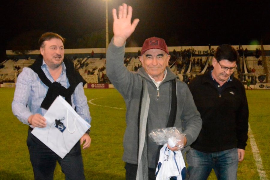 RECUERDO. Trullet, en un reconocimiento de hace tres a&ntilde;os en el estadio Parque. Zenklusen vuelve a confiar en &eacute;l.