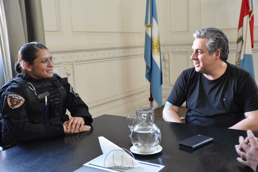ENCUENTRO.  El ministro destac&oacute; que la intervenci&oacute;n respet&oacute; el protocolo y representa un salto en el uso de armamento no letal.