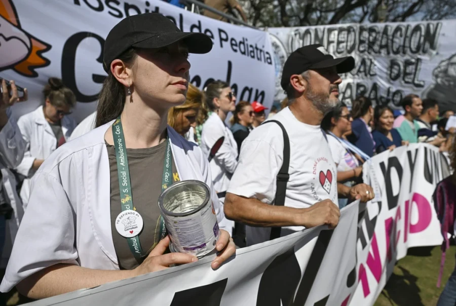 Trabajadores del Garrahan exigen la anulaci&oacute;n del veto sobre la Ley de Emergencia Pedi&aacute;trica.