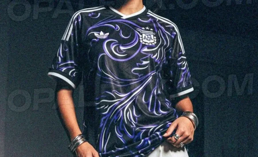 El modelo de la que ser&iacute;a la nueva camiseta de la Selecci&oacute;n argentina.