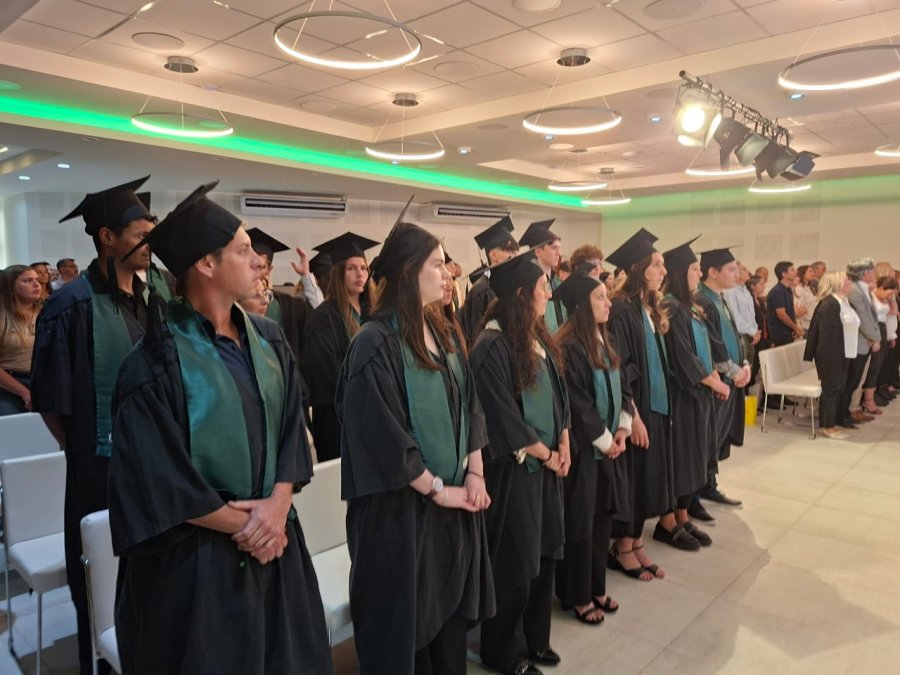 M&aacute;s de 30 flamantes profesionales recibieron el t&iacute;tulo durante el Acto de Colaci&oacute;n de UCES Rafaela. (FOTO UCES RAFAELA)
