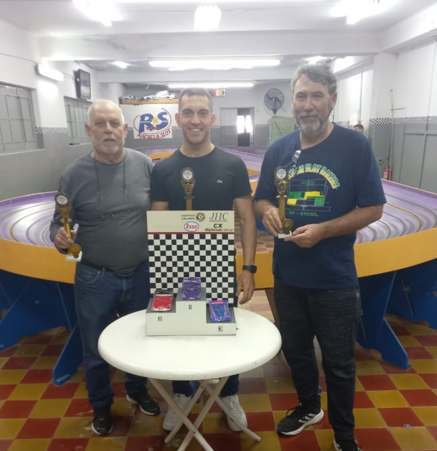 PODIO. Julio Constant&iacute;n (2&ordm;), Cristian Vaira (1&ordm;) y Jos&eacute; Foti (3&ordm;).
