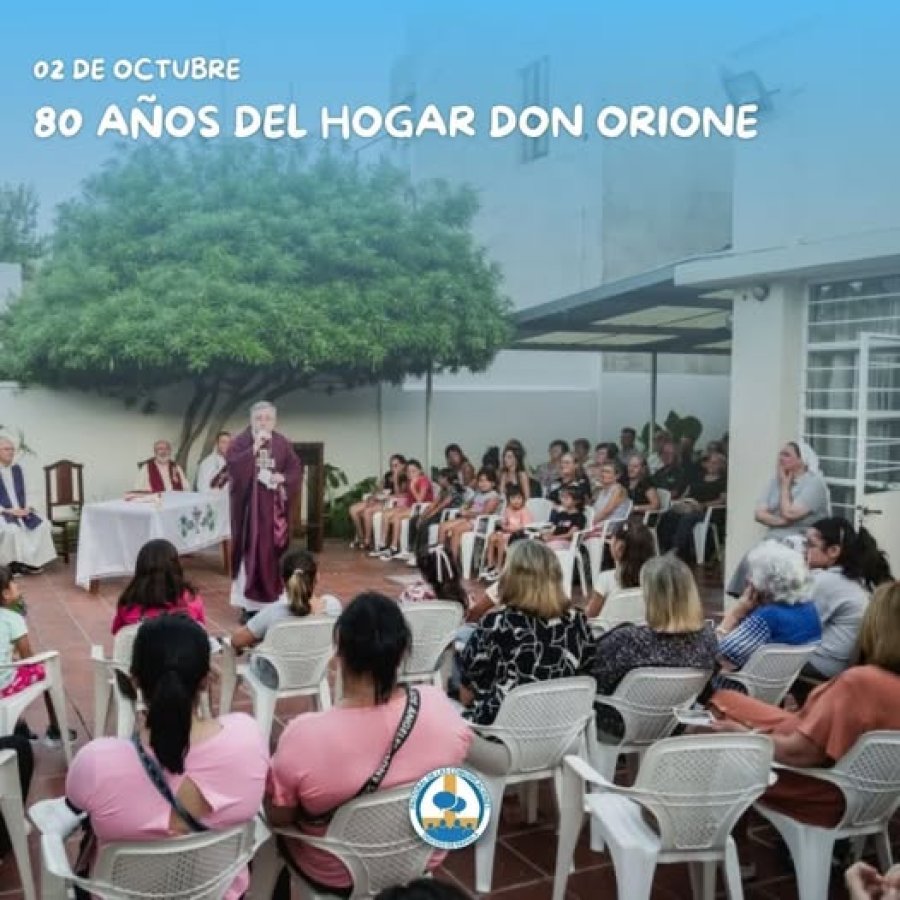 Monse&ntilde;or Pedro Torres compartiendo con la comunidad de Don Orione.