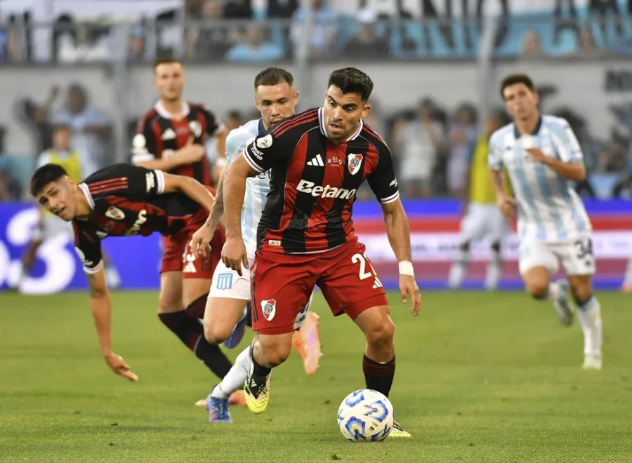 RIVER LE GAN&Oacute; A RACING Y SIGUE EN LA COPA ARGENTINA