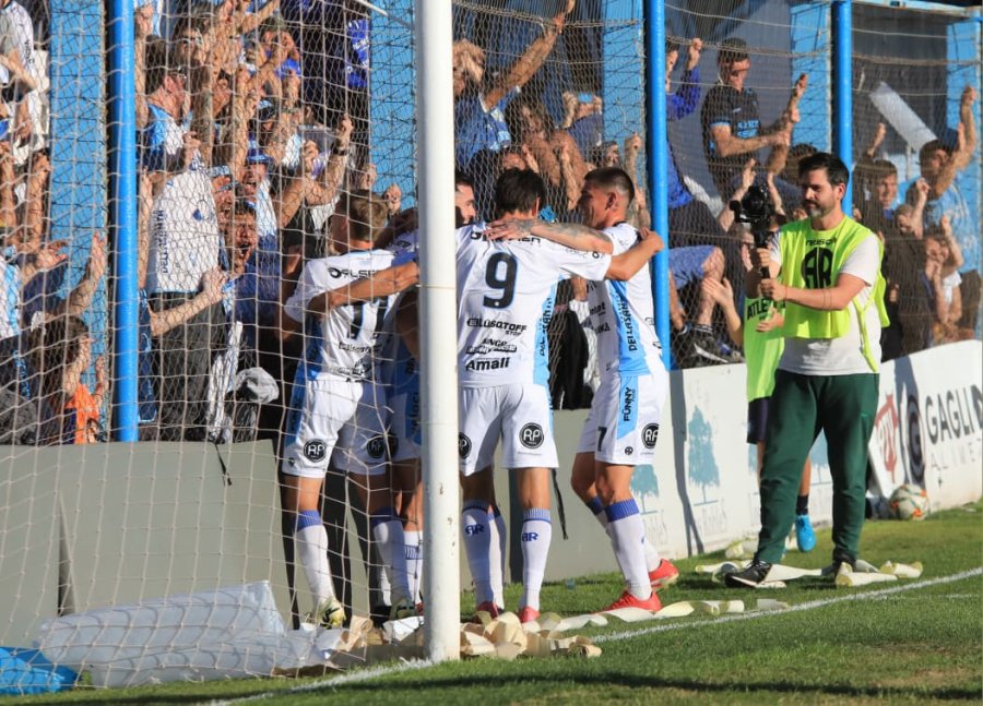 &iquest;EL &Uacute;LTIMO?.  La Crema se ilusiona con regresar r&aacute;pidamente a la Primera Nacional y el domingo podr&iacute;a ser su &uacute;ltimo juego como local en la categor&iacute;a.