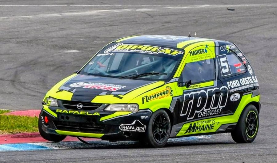 NEREO CIPOLAT. El juvenil piloto rafaelino finaliz&oacute; tercero el domingo en el Fiat 1400.