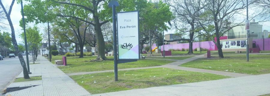 PLAZA EVA PERON. El espacio verde tradicional del sector fue renovado el mes pasado con la instalaci&oacute;n de juegos infantiles.