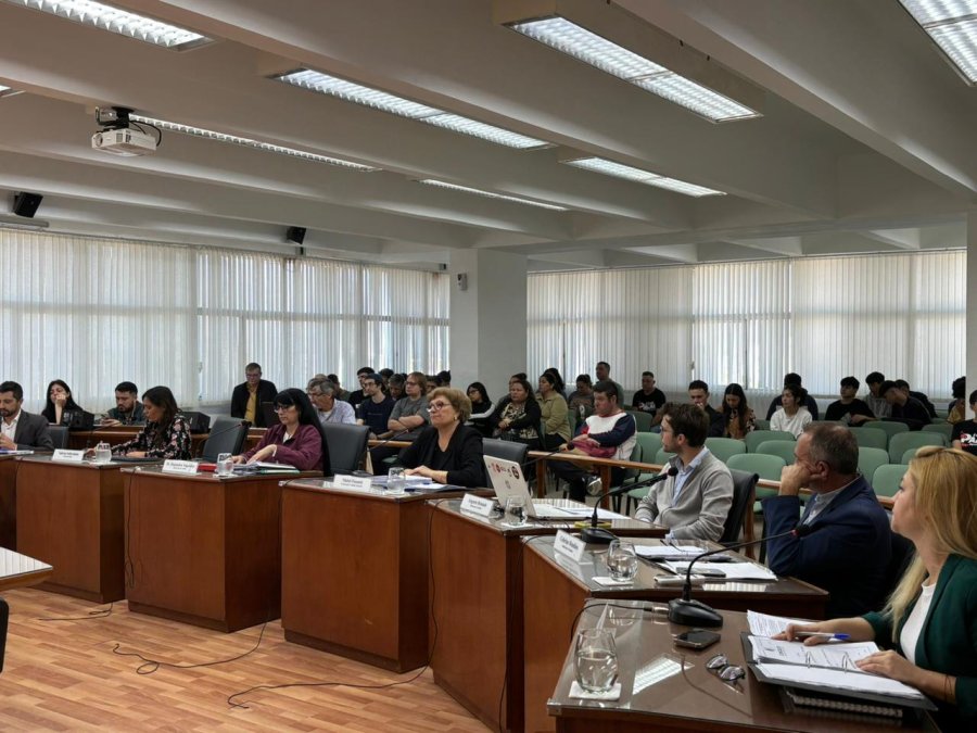 UN CL&Aacute;SICO. Oficialismo y oposici&oacute;n se cruzaron por el proyecto de pavimento.