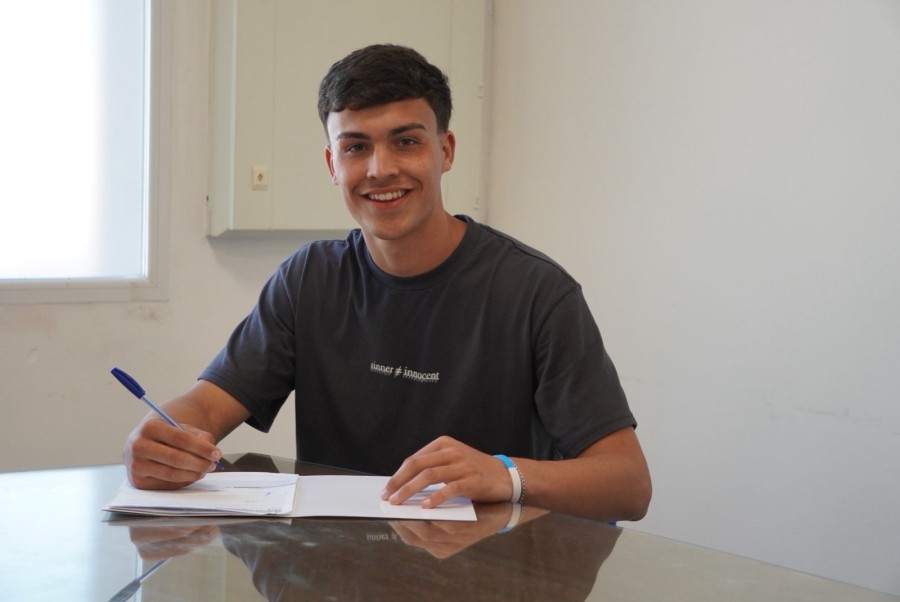 Valentin Mondino firm&oacute; su primer contrato profesional con Atl&eacute;tico de Rafaela