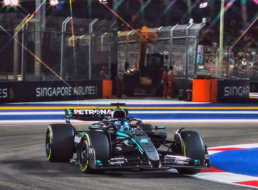 George Russell sorprendi&oacute; al marcar la pole en Singapur.