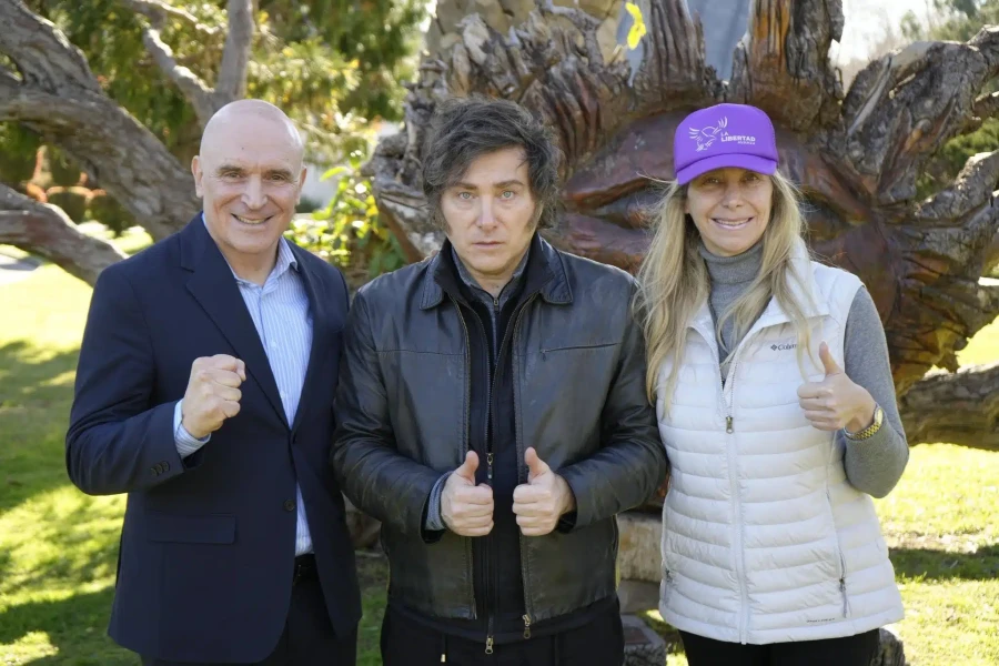 Jos&eacute; Luis Espert, Javier Milei y Karina Milei.