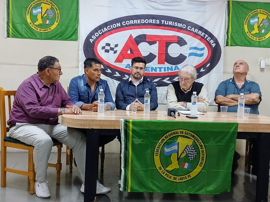 Miembros informantes en la reuni&oacute;n celebrada en Rosario.