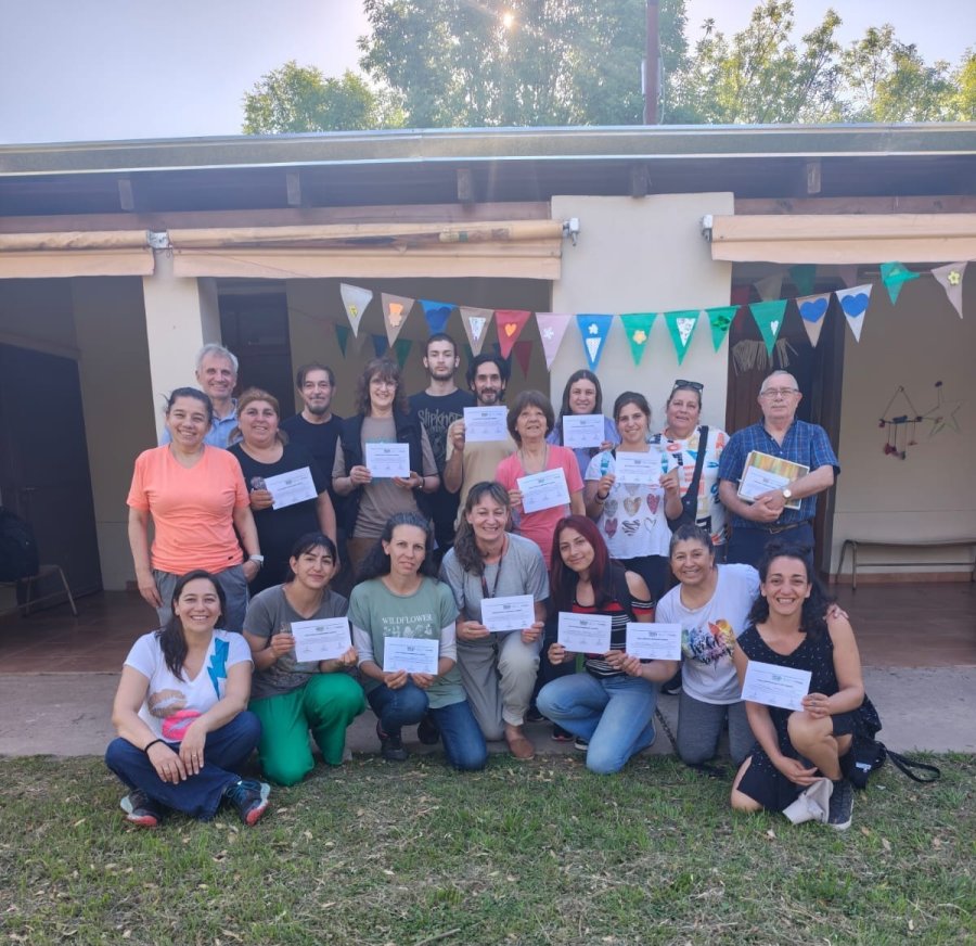 20 vecinos incorporaron saberes te&oacute;ricos y pr&aacute;cticos para dise&ntilde;ar, implementar y mantener una huerta agroecol&oacute;gica en diversos contextos.