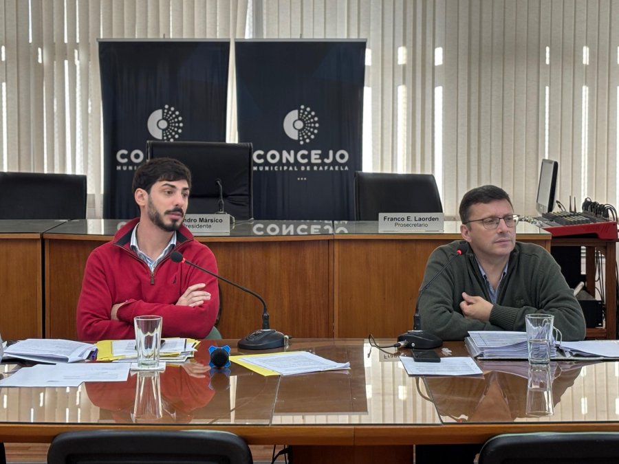 El secretario legislativo, Nicol&aacute;s Abdala y el presidente del Concejo, Lisandro M&aacute;rsico. (FOTO PRENSA CONCEJO)