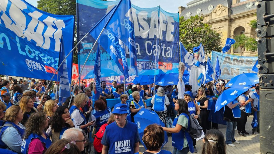 PLAN DE LUCHA NACIONAL. Los gremios docentes anunciaron un nuevo paro para la pr&oacute;xima semana en todo el territorio nacional.