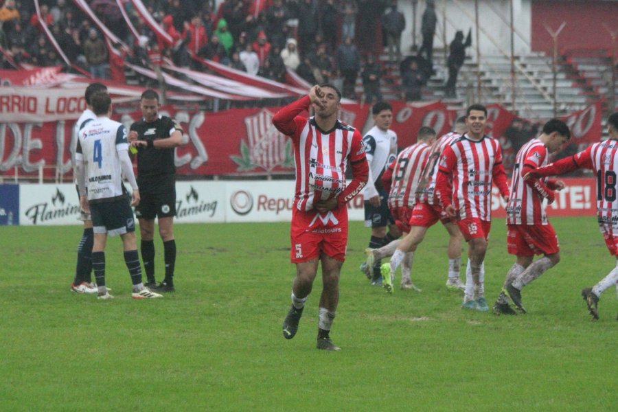 PIEZA IMPORTANTE. Maldonado festejando el gol que le convirti&oacute; a Juventud Antoniana en la zona Campeonato.