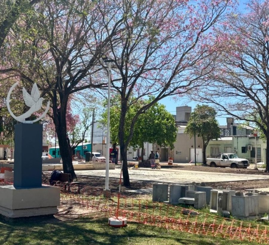 PLAZA DE LA PAZ. En actual remodelaci&oacute;n, con grandes avances para el disfrute de los vecinos.