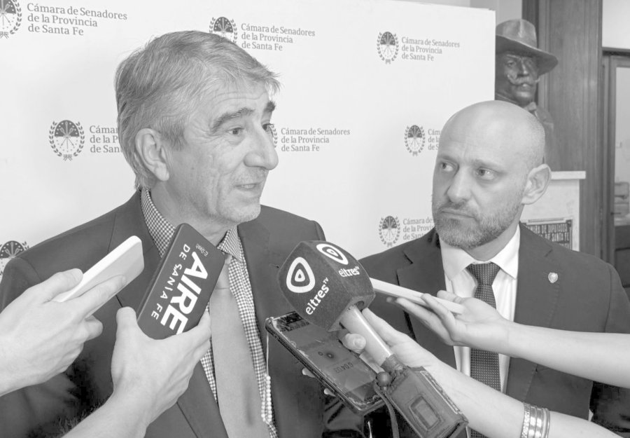 EN EL SENADO. Los ministros Bast&iacute;a y Puccini expusieron el ambicioso proyecto.