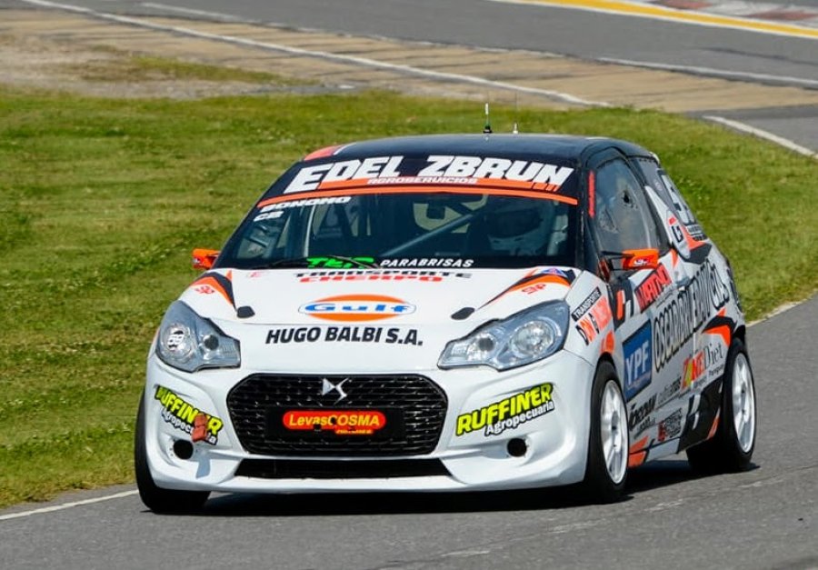 Agust&iacute;n Bonomo retorn&oacute; al Turismo Nacional con el Peugeot 208.