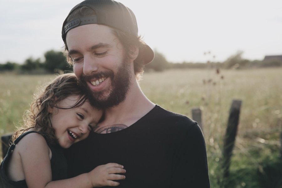 Los t&iacute;os son nuestros segundos padres.