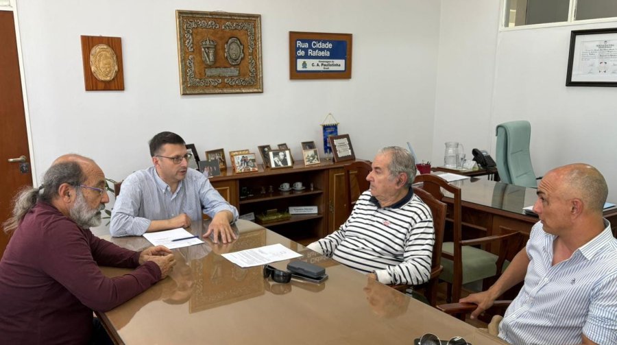 Rafael Barreiro, Lisandro M&aacute;rsico, Miguel Crisp&iacute;n y Gast&oacute;n Scaraf&iacute;a durante la reuni&oacute;n en la oficina de Presidencia del Concejo.