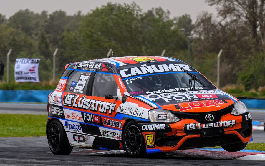 Renzo Blotta se qued&oacute; con el triunfo al mando del Toyota Etios.
