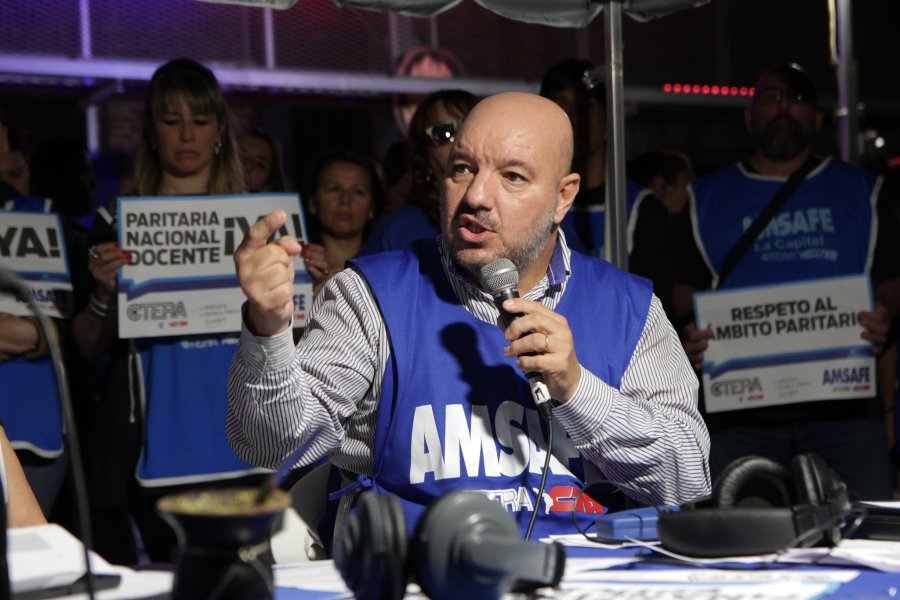 ACUSACION. El secretario general de Amsafe, Rodrigo Alonso, apunt&oacute; contra Naci&oacute;n por el desfinanciamiento educativo y contra la provincia por &ldquo;castigar&rdquo; a los docentes.