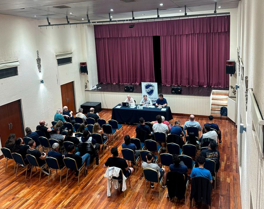 ASAMBLEA. Se realiz&oacute; el lunes por la noche.