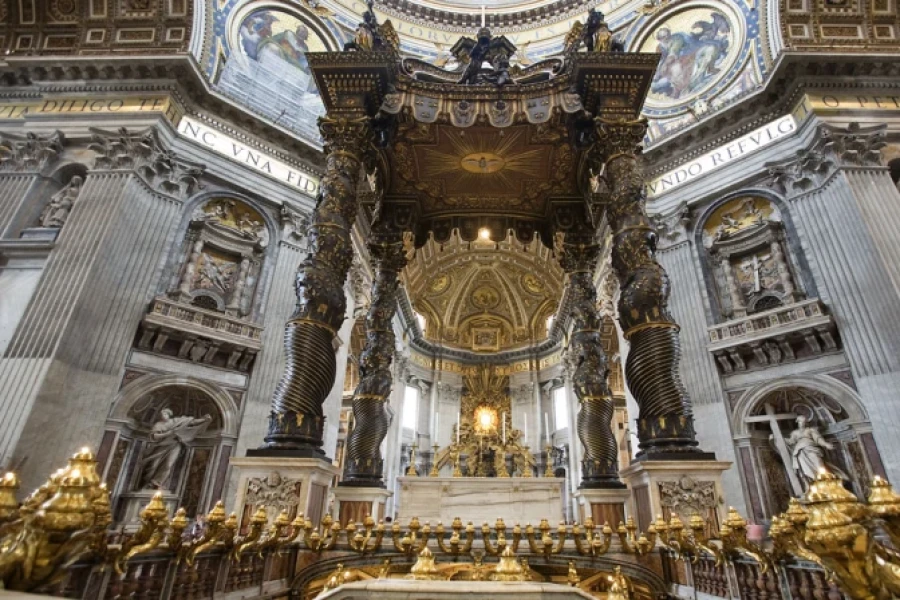 Altar mayor de la Bas&iacute;lica de San Pedro.