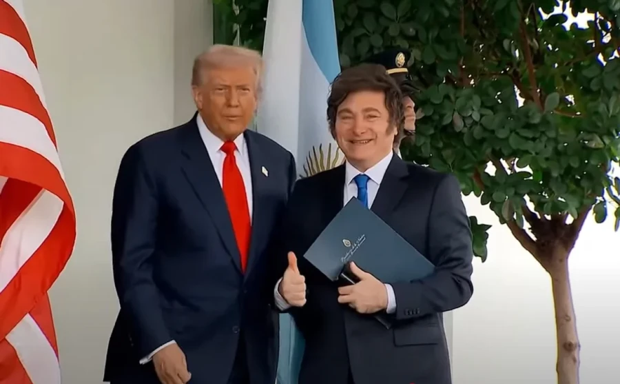 El presidente Donald Trump recibi&oacute; a su par argentino, Javier Milei, en la entrada de la Casa Blanca, poco despu&eacute;s brind&oacute; un fuerte respaldo a la gesti&oacute;n del libertario.