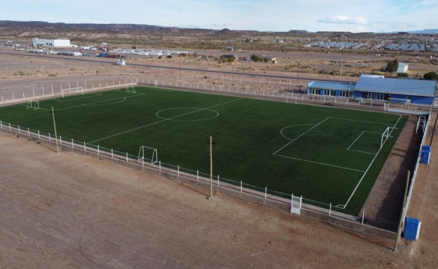UNA CANCHA EN EL DESIERTO. Deportivo Rinc&oacute;n se hace fuerte en un reducto con una sola tribuna para 400 espectadores.