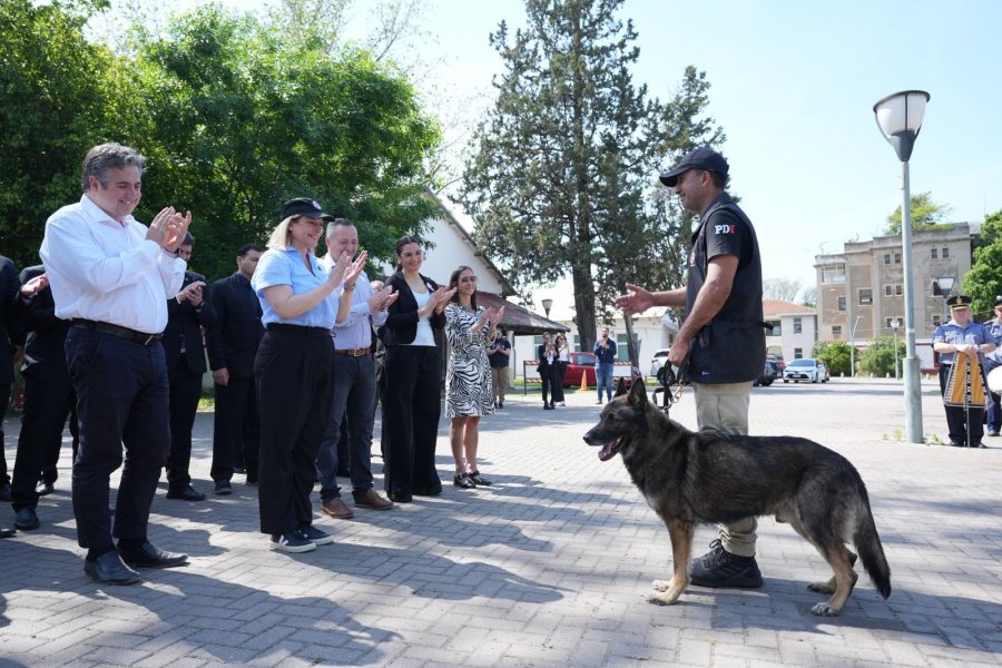 ACTO. La vicegobernadora destac&oacute; que &ldquo;el trabajo que se hace desde la Divisi&oacute;n Canes en nuestra fuerza es muy importante&rdquo; y valor&oacute; que &ldquo;los animales tienen una capacidad que nosotros no tenemos&rdquo;.