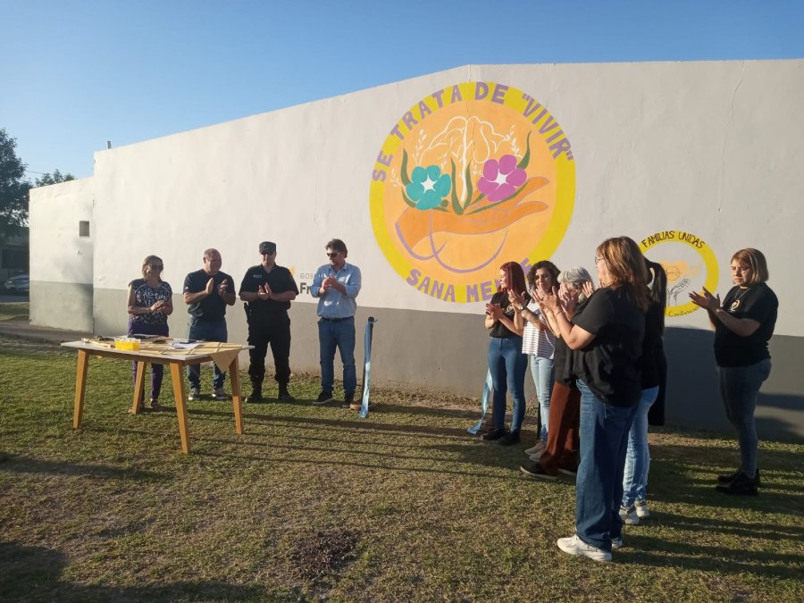 Las autoridades participaron de la inauguraci&oacute;n de la obra de arte.