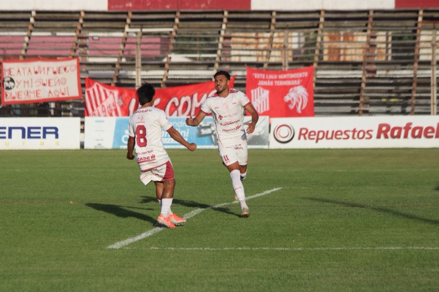 BUENA FORMULA. Del Sole con Ib&aacute;&ntilde;ez, en un festejo del &uacute;ltimo encuentro.