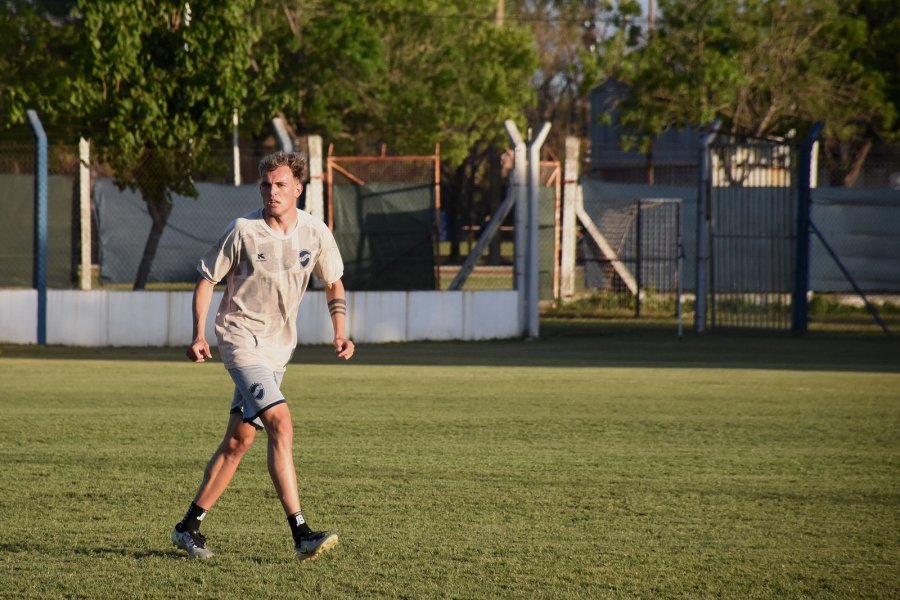 JUAN BONO. El delantero ex Racing de C&oacute;rdoba que lleg&oacute; en este mercado de pases.