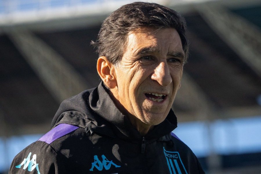 EL DT DE RACING, GUSTAVO COSTAS, PONDR&Aacute; UN EQUIPO ALTERNATIVO