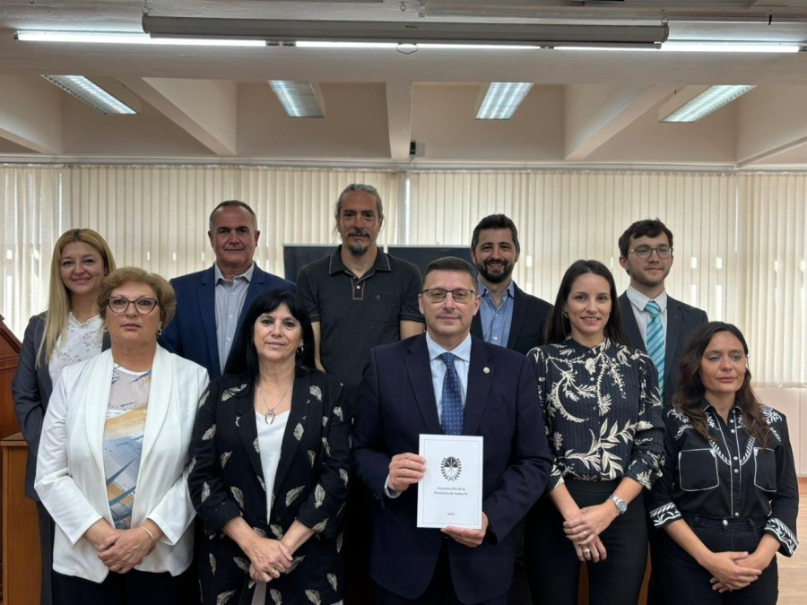 El intendente Viotti fue el encargado de subir al atril y brindar su discurso ante el p&uacute;blico.