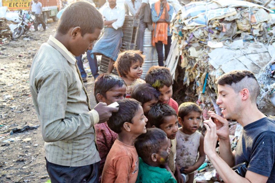 Pobreza extrema en una poblaci&oacute;n de la India.