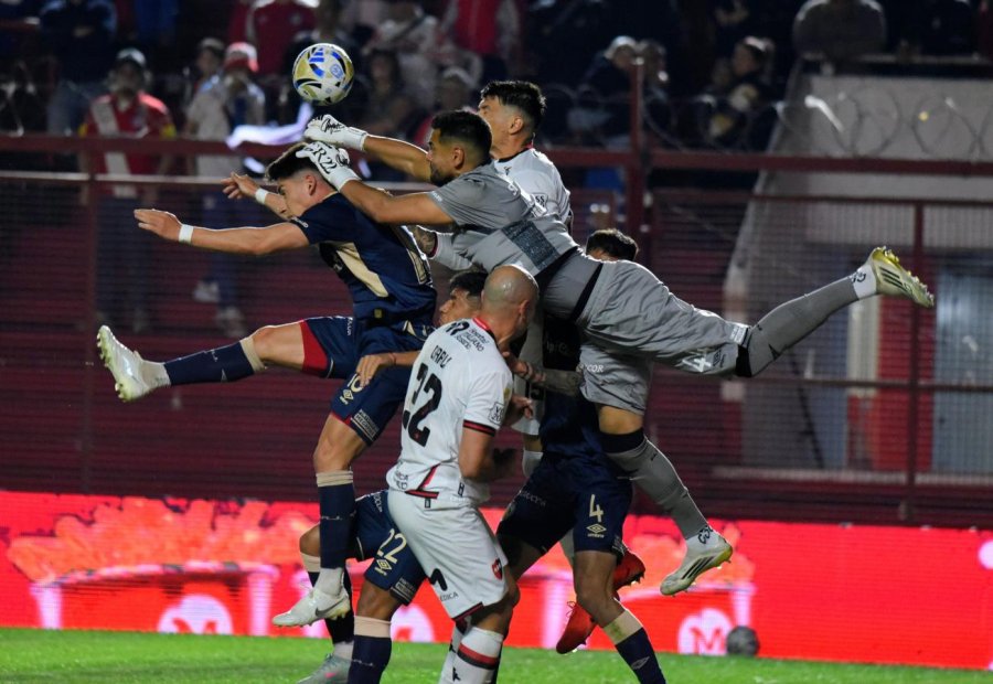 Debut&oacute; Chiquito y se llev&oacute; un triunfo grandote: Argentinos lo dio vuelta y le gan&oacute; 3-1 a Newell's