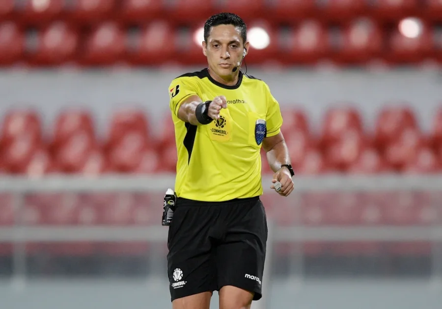 Jes&uacute;s Valenzuela, &aacute;rbitro del partido entre Racing y Flamengo.