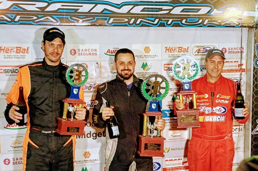 Ezequiel Garc&iacute;a, Agust&iacute;n Bonomo y Mariano Garc&iacute;a en el podio de la Final A (titulares).