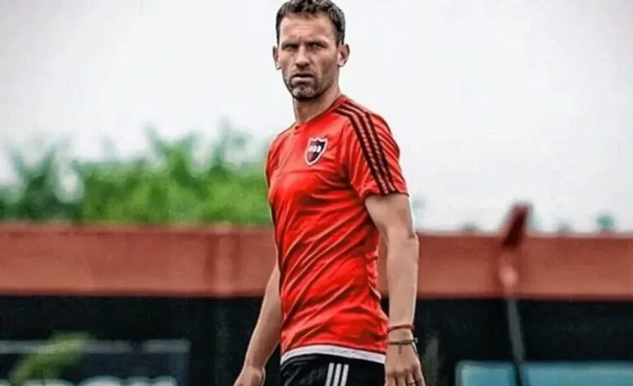 Lucas Bernardi durante su primera etapa como DT de Newell&lsquo;s.