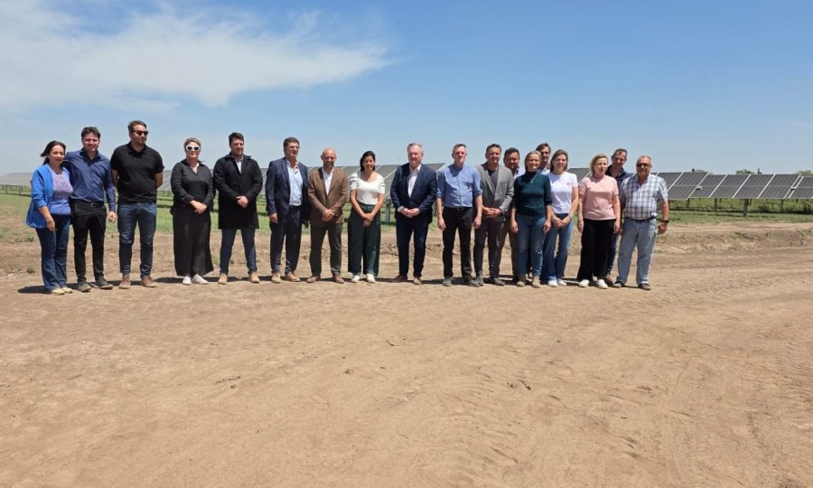Un instante de la recorrida al parque fotovoltaico.