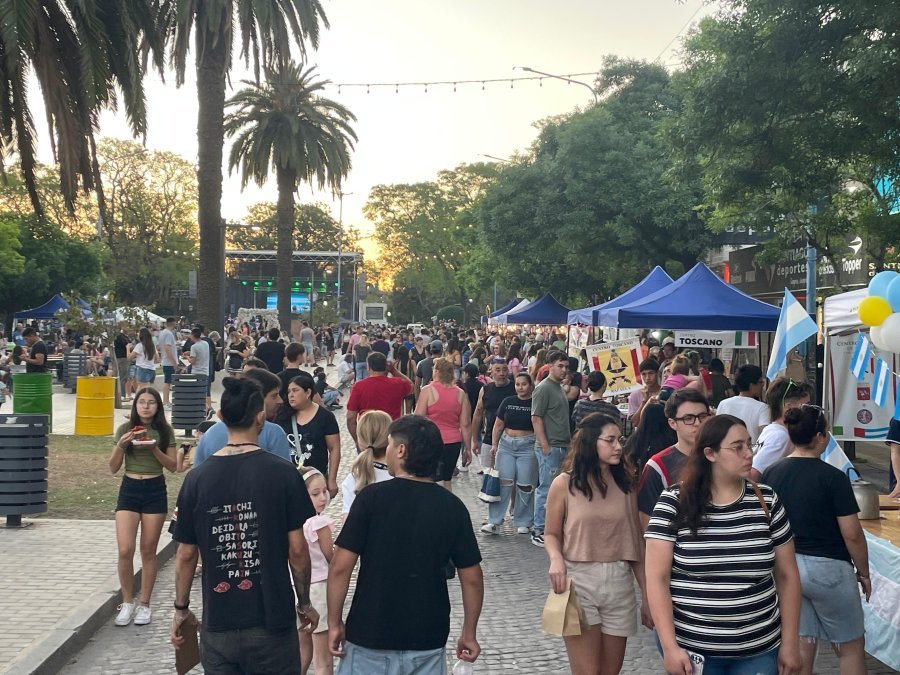 EVENTOS MASIVOS. Bulevar Santa Fe y la Plaza 25 de Mayo concentran multitudes a trav&eacute;s de distintas propuestas.
