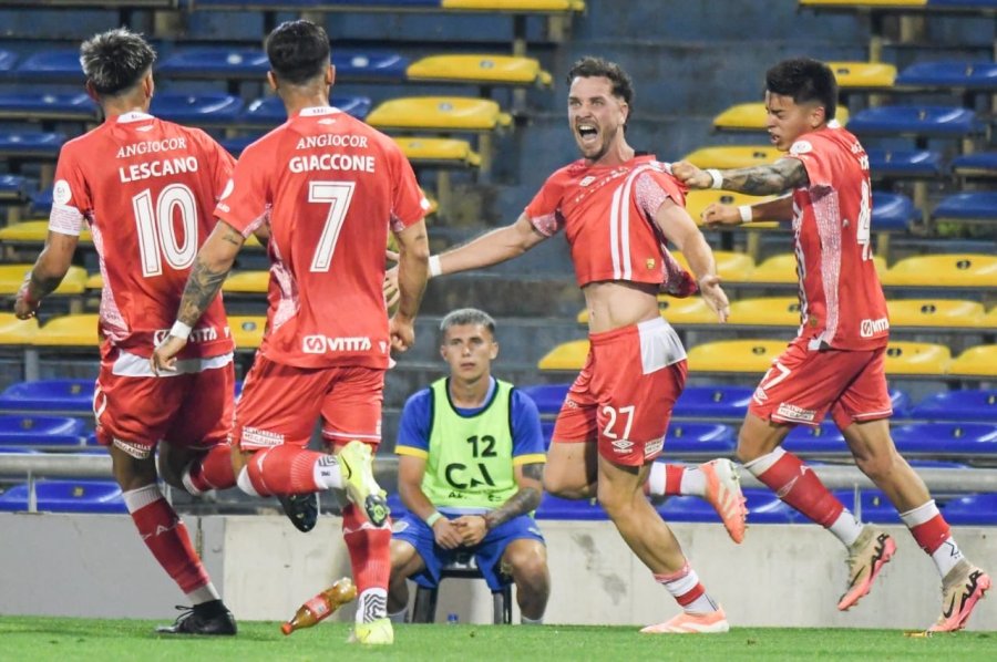 LO DIO VUELTA. El Bicho apareci&oacute; en el segundo tiempo.